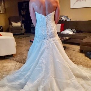 Unaltered Monique Lhuillier wedding dress Size 12